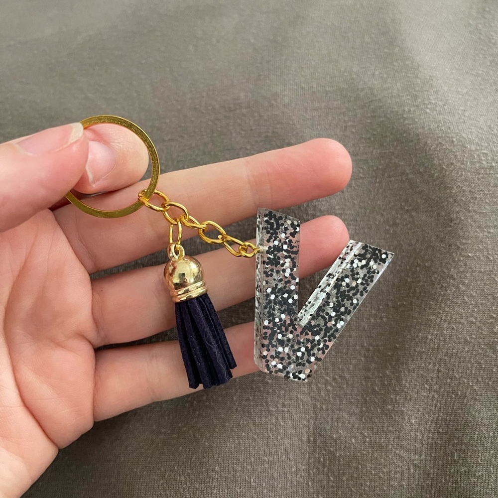 Handmade Letter "V" Keychain - Picture 2 of 7